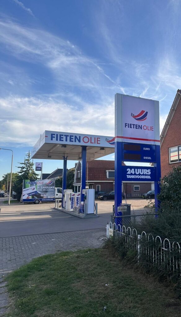 Gevel- en terreinsigning voor Fieten Olie in Westerhaar